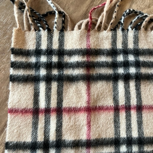 Burberry cashmere scarf like new ! - Picture 1 of 4